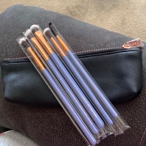 LUXIE 5 pc makeup brushes